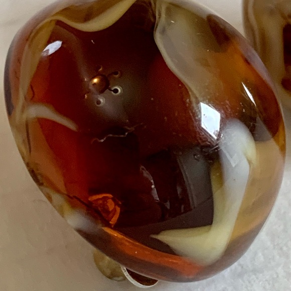 Vintage Brown and White Swirl Lucite Plastic Clip On Earrings Domed Shapped - Picture 3 of 11